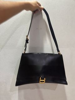 (Category: ) located in . Submitted by ilovebagsm (Listing ID 1385810160, Image 1). Description: .