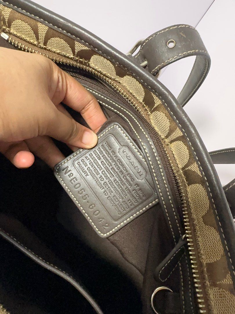 Brown Coach Tote Bag Small (Category: Luxury Bags & Wallets) located in Lipa City. Submitted by shinvrrfinds.3030 (Listing ID 1385763886, Image 2). Description: Tktk accnt: Loop it! .