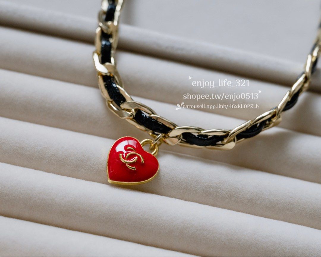 ️CHANEL香奈兒 鈕扣改造 小香 時尚 淡金色 雙C Logo 紅色愛心 黑色漆皮 頸鏈/項鏈, 她的時尚, 珠寶、飾品與收納, 項鍊在旋轉拍賣