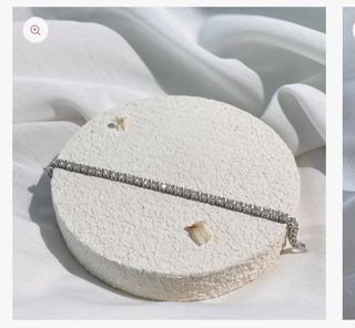 (Category: ) located in . Submitted by clearmywardrobe01 (Listing ID 1385646276, Image 1). Description: .