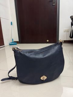 由 puffywardrobe (刊登 ID 1385707553，圖片 1) 提交，位於 的 (類別：)，說明：。