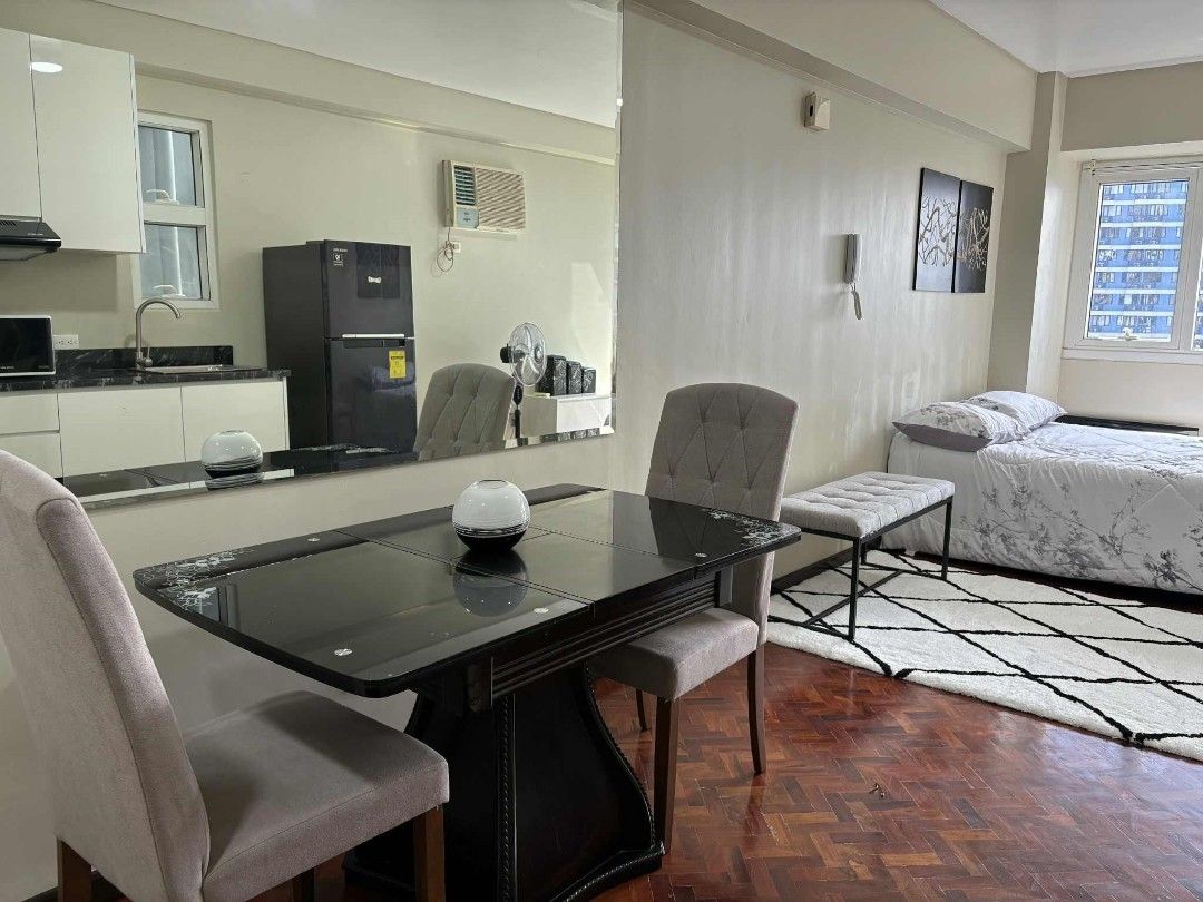 Columns Ayala Avenue Studio unit (Category: Apartments & Condos) located in Las Pinas. Submitted by broker_fritz (Listing ID 1385704455, Image 2). Description: For Sale: Furnished Studio Unit- 26th Floor Tower 2 . The Columns Ayala Avenue –Prime Makati Location Property Details: • Location: The Columns Ayala Avenue, Tower 2 • Address: Corner of Ayala Avenue and Gil Puyat Avenue, Makati • Floor: 26th Floor • Size: 30 sqm; No Parking • Type: furnis
