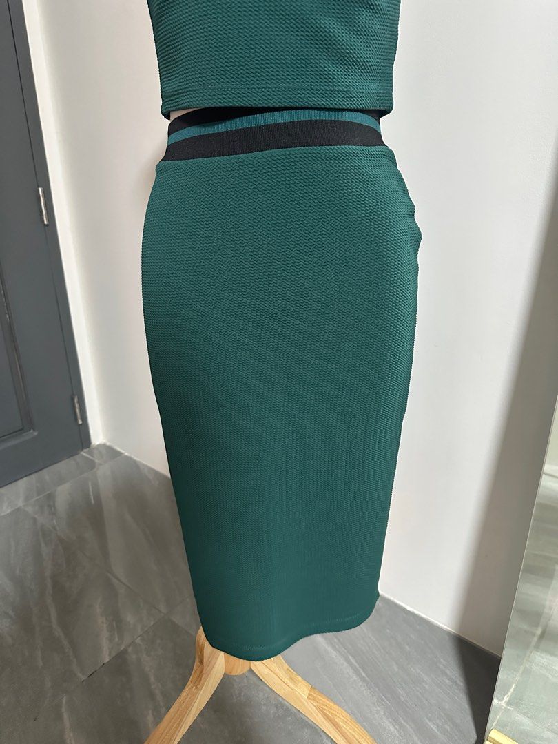 Coords (Sleeveless Top and Skirt) (Category: Sets or Coordinates) located in Marikina City. Submitted by declutteringfatty (Listing ID 1385657632, Image 3). Description: Color: Green Size: fits XS-S *Coords - Sleeveless Cropped Top and Mid-length skirt *Used but not abused.