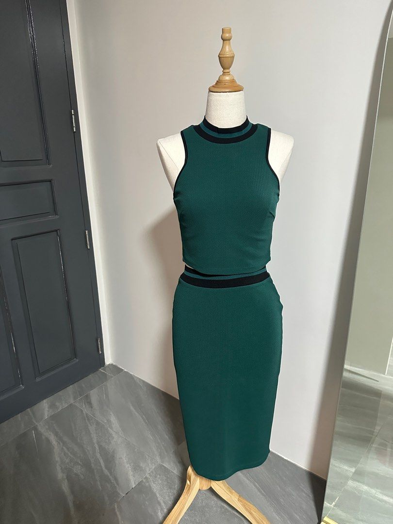 Coords (Sleeveless Top and Skirt) (Category: Sets or Coordinates) located in Marikina City. Submitted by declutteringfatty (Listing ID 1385657632, Image 1). Description: Color: Green Size: fits XS-S *Coords - Sleeveless Cropped Top and Mid-length skirt *Used but not abused.
