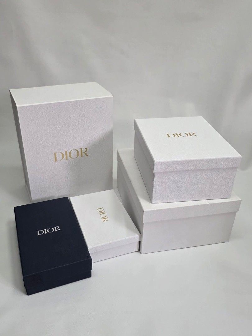 ✨️DIOR BOXES FOR SALE✨️ (Category: Luxury Bags & Wallets) located in Mandaluyong City. Submitted by luxprelovedbagsparadise (Listing ID 1385650440, Image 1). Description: ❗️❗️Different sizes AVAILABLE❗️❗️ 📩 DM FOR THE PRICE!! .