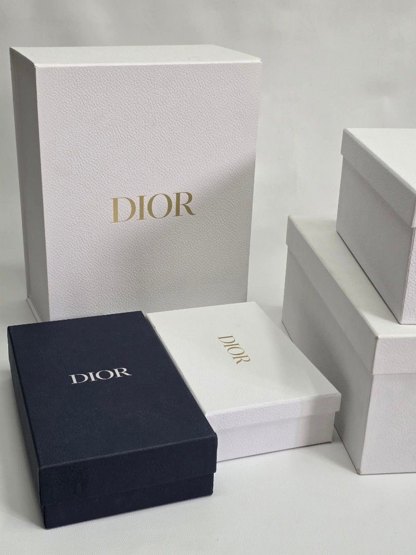 ✨️DIOR BOXES FOR SALE✨️ (Category: Luxury Bags & Wallets) located in Mandaluyong City. Submitted by luxprelovedbagsparadise (Listing ID 1385650440, Image 2). Description: ❗️❗️Different sizes AVAILABLE❗️❗️ 📩 DM FOR THE PRICE!! .