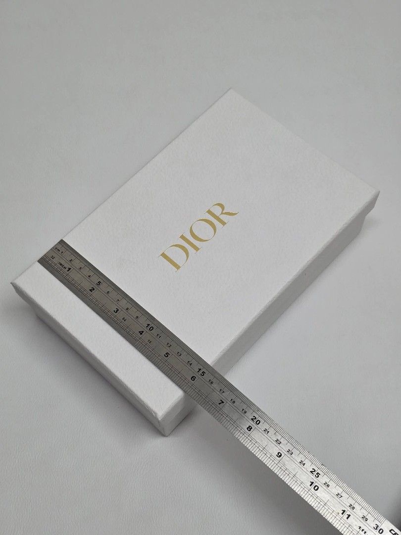 ✨️DIOR SMALL BOX✨️ (Category: Luxury Bags & Wallets) located in Mandaluyong City. Submitted by luxprelovedbagsparadise (Listing ID 1385651628, Image 2). Description: 📩 DM FOR THE PRICE!! .