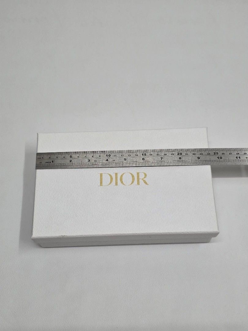 ✨️DIOR SMALL BOX✨️ (Category: Luxury Bags & Wallets) located in Mandaluyong City. Submitted by luxprelovedbagsparadise (Listing ID 1385651628, Image 1). Description: 📩 DM FOR THE PRICE!! .