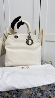 (Category: ) located in . Submitted by itstimeforpreloved (Listing ID 1385801757, Image 1). Description: .