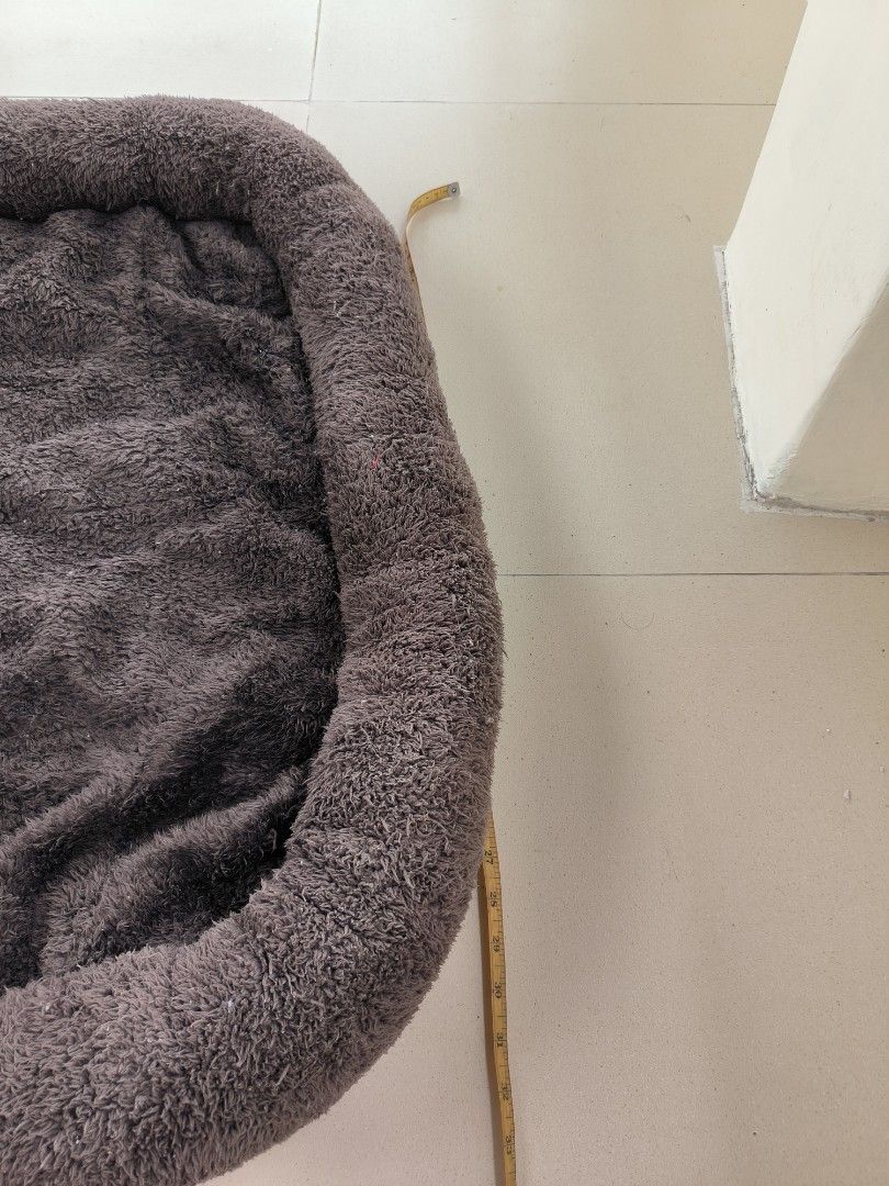 Dog bed (Category: Pet Food) located in Paranaque City. Submitted by plbycath (Listing ID 1385641707, Image 3). Description: needs washing bought for php 900.