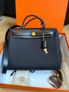 (Kategori: ) berada di . Dikirim oleh anzeraluxbags.id (ID iklan 1385630349, Gambar 1). Deskripsi: .