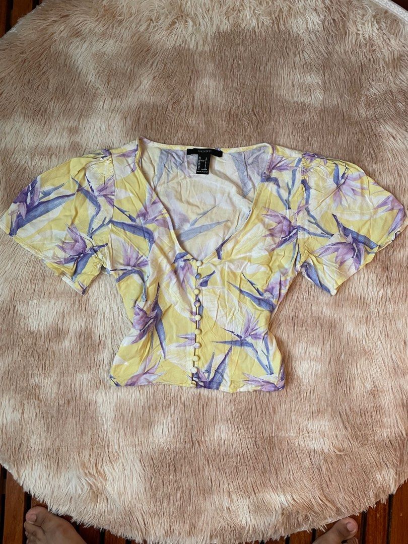 F21 flowy top floral beach button down (Category: Blouses) located in Manila. Submitted by dbbjll (Listing ID 1385792831, Image 1). Description: Item will be shipped from Tabuk city. Shipping nationwide via J&T.