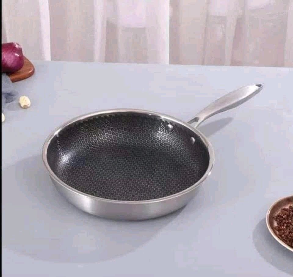 flat non stick frying pan (Category: Cookers) located in Manila. Submitted by asstditems (Listing ID 1385664671, Image 3). Description: 💫Flat Nonstick Frying Pan 💫32cm Same day delivery via Lalamove Location: Manila Mop: Cod/Gcash payment.