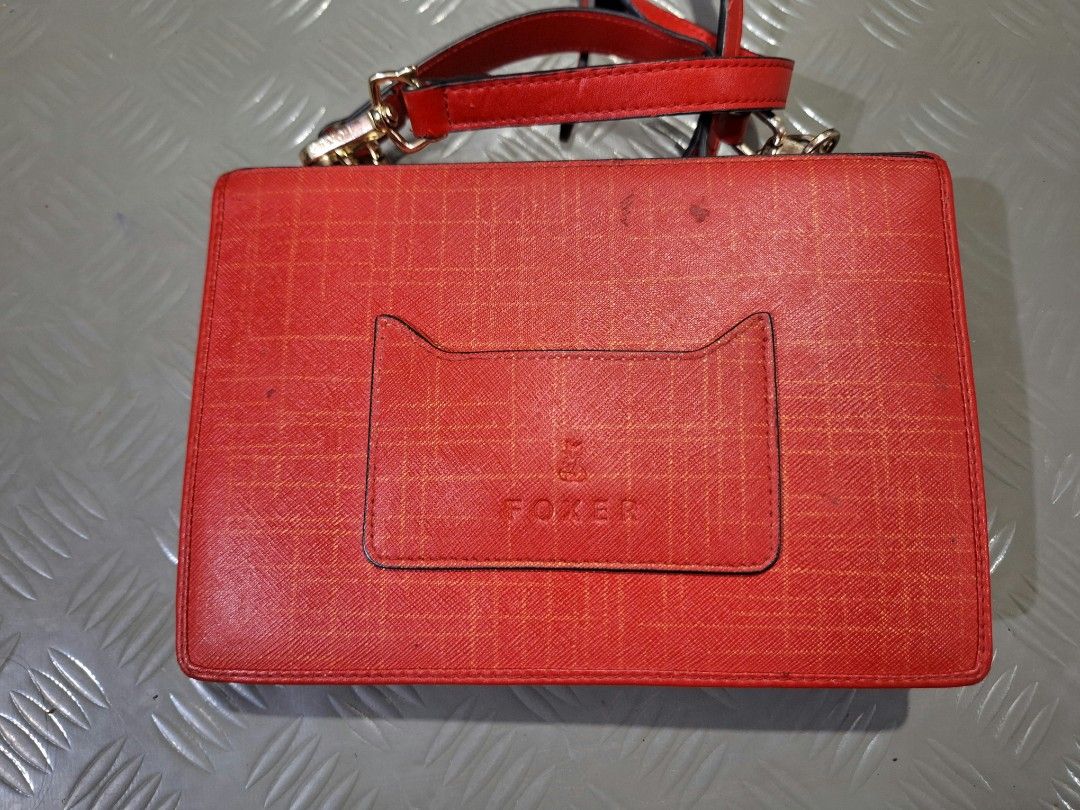 Foxer hand/sling bag (Category: Luxury Bags & Wallets) located in Paranaque City. Submitted by rhavendc (Listing ID 1385682555, Image 2). Description: Okay pa naman. Bawal sa maarte. Kung ano nasa picture, ganyan po yun. 📌 Payment via Maribank 📌 Shipping via LBC/JnT/Lalamove/Grab 📌 Pickup/Meetup around Villongco or Pilot (Commonwealth, QC).