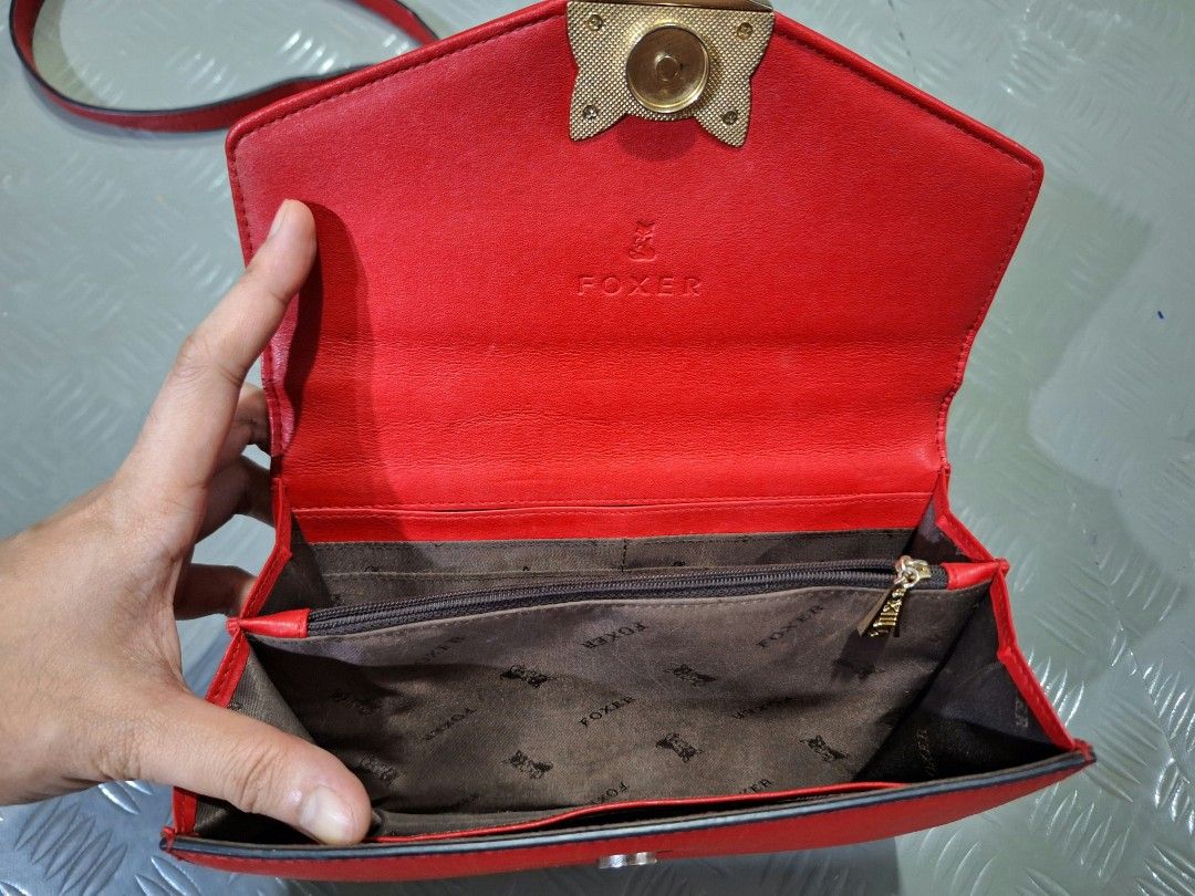 Foxer hand/sling bag (Category: Luxury Bags & Wallets) located in Paranaque City. Submitted by rhavendc (Listing ID 1385682555, Image 3). Description: Okay pa naman. Bawal sa maarte. Kung ano nasa picture, ganyan po yun. 📌 Payment via Maribank 📌 Shipping via LBC/JnT/Lalamove/Grab 📌 Pickup/Meetup around Villongco or Pilot (Commonwealth, QC).