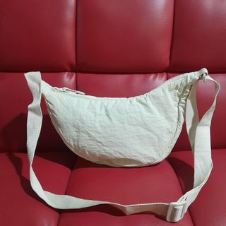 (Kategori: ) berada di . Dikirim oleh tas.kresek (ID iklan 1385734044, Gambar 1). Deskripsi: .