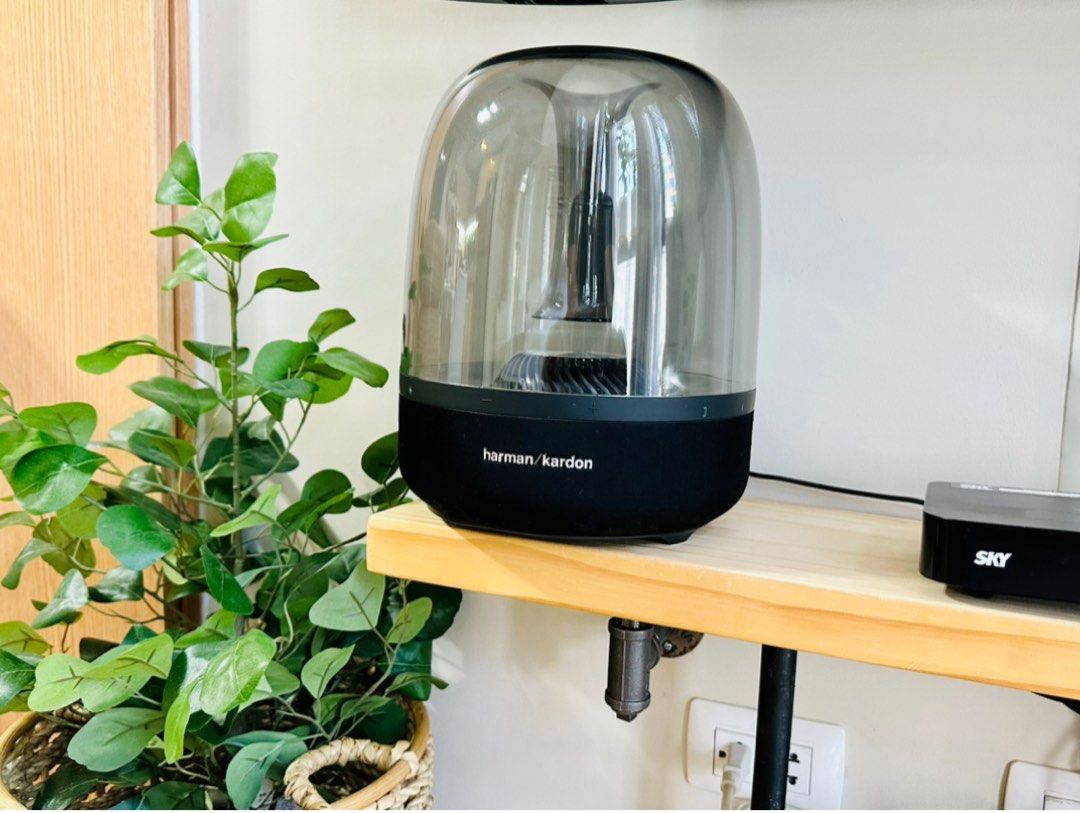 Harman Kardon Aura Studio 2 Bluetooth Speaker (Category: Soundbars, Speakers & Amplifiers) located in Quezon City. Submitted by henhaven (Listing ID 1381796460, Image 3). Description: Original .