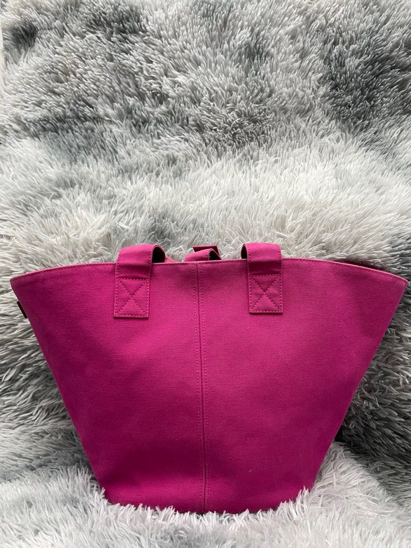 Hermes De Plage pm pink tote bag (Category: Luxury Bags & Wallets) located in Manila. Submitted by luxemax_09 (Listing ID 1385656013, Image 3). Description: .