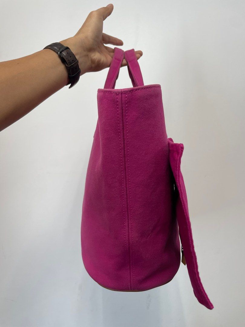 Hermes De Plage pm pink tote bag (Category: Luxury Bags & Wallets) located in Manila. Submitted by luxemax_09 (Listing ID 1385656013, Image 2). Description: .