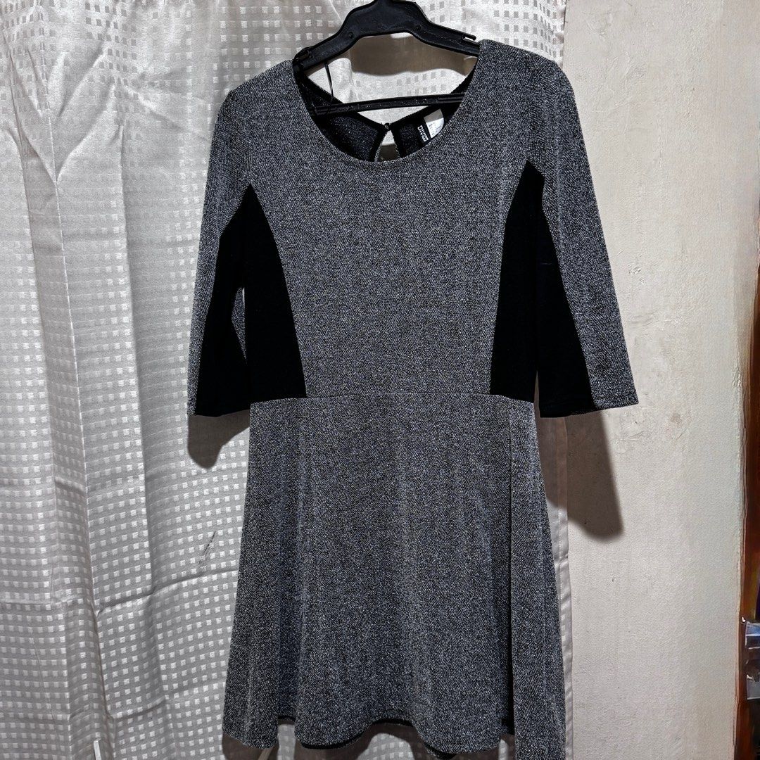 H&M Divided Color Block Dress (Category: Dresses) located in Pasig City. Submitted by cafeverona333 (Listing ID 1385693439, Image 1). Description: Lightly Used Fits small Item Location Pasig City or Makati City Lala/Grab/LBC/JT GCSH or BPI PAYMENT .