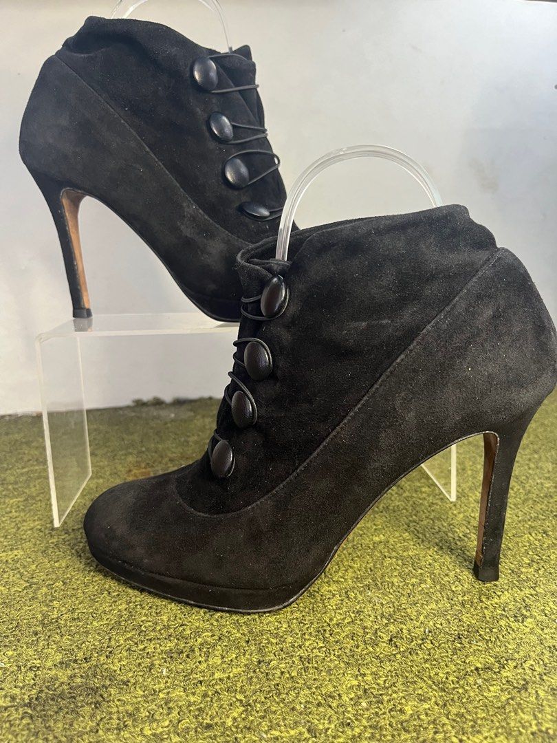 Inniu Black Suede Ankle Boots sz 37.5 (Category: Boots) located in La Trinidad. Submitted by dulcinea.dulcinea (Listing ID 1385808529, Image 2). Description: Authentic and in excellent condition Will fit sz 7-7.5 23.5 cm insoles Free sf for 3 items and up Feel free to browse more items Happy shopping 🛍️ ☺️.