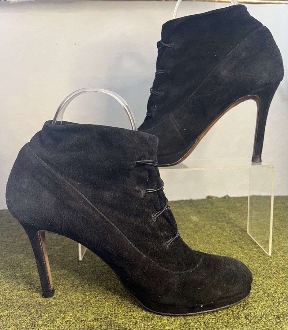 Inniu Black Suede Ankle Boots sz 37.5 (Category: Boots) located in La Trinidad. Submitted by dulcinea.dulcinea (Listing ID 1385808529, Image 1). Description: Authentic and in excellent condition Will fit sz 7-7.5 23.5 cm insoles Free sf for 3 items and up Feel free to browse more items Happy shopping 🛍️ ☺️.
