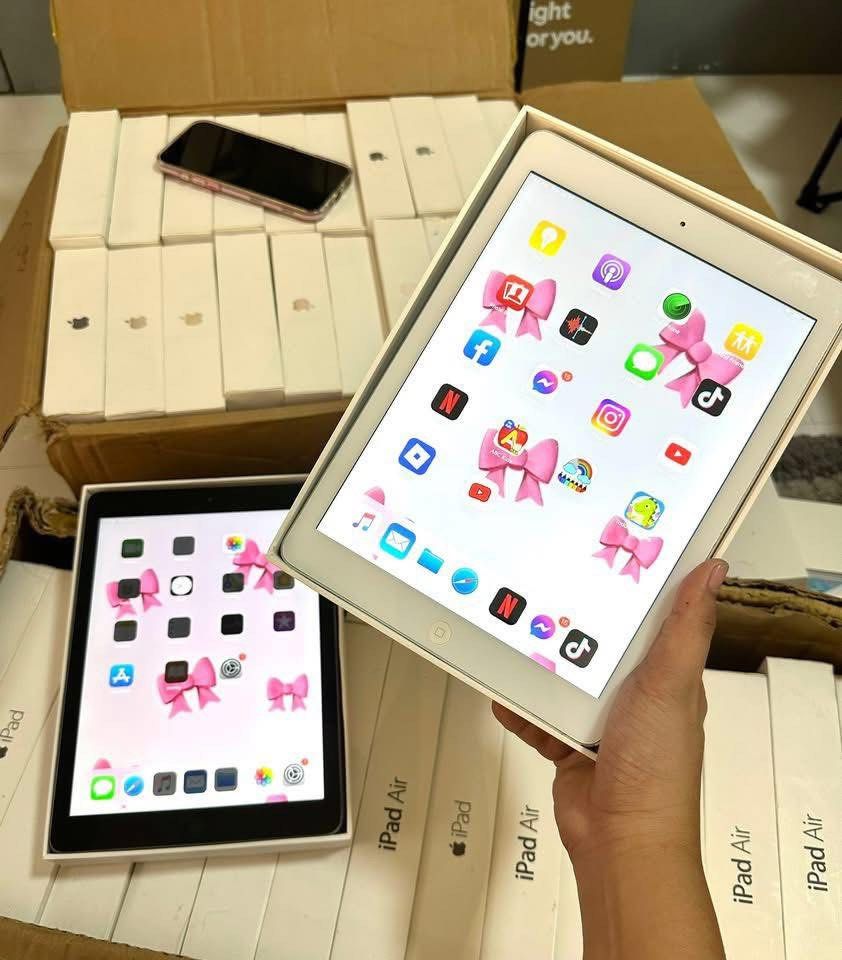 Ipad Air (Category: iPad) located in Manila. Submitted by bhengtotx (Listing ID 1385790625, Image 1). Description: iPad air 4k only!!! 16gb Original not refurbished makinis! Good as new Complete package 10 inches Ios 12 already Pwede netflix .