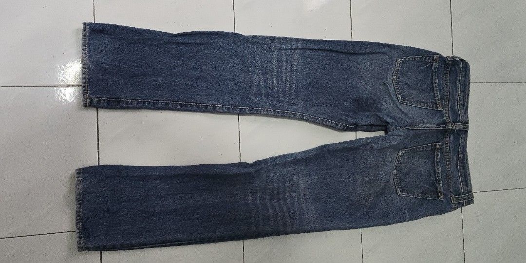 Jeans (Category: Jeans) located in Banting. Submitted by ayub785 (Listing ID 1385646897, Image 3). Description: Salam jeans no brand item bundle kondisi macam gambar cutting slim straight kaki asal ukuran manual(inci) pinggang-15.5 cawat-9.5 paha -9 kaki-7.3 labuh-36.5 rm37,free postage Tq.