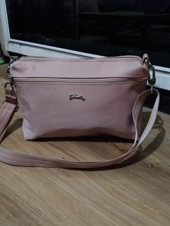 (Kategori: ) berada di . Dikirim oleh rzhwardrobe (ID iklan 1385750890, Gambar 1). Deskripsi: .