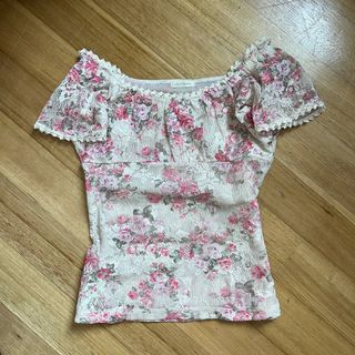 (Category: ) located in . Submitted by vellevelle (Listing ID 1385668087, Image 1). Description: .