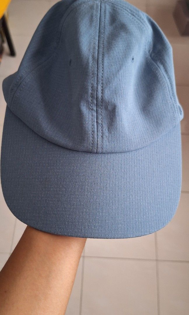 Lululemon cap (Category: Cap & Hats) located in Klang. Submitted by geethang (Listing ID 1385644632, Image 1). Description: it is original used once.