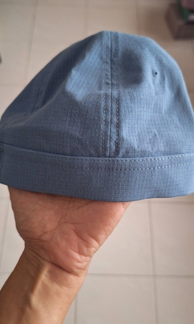Lululemon cap (Category: Cap & Hats) located in Klang. Submitted by geethang (Listing ID 1385644632, Image 2). Description: it is original used once.