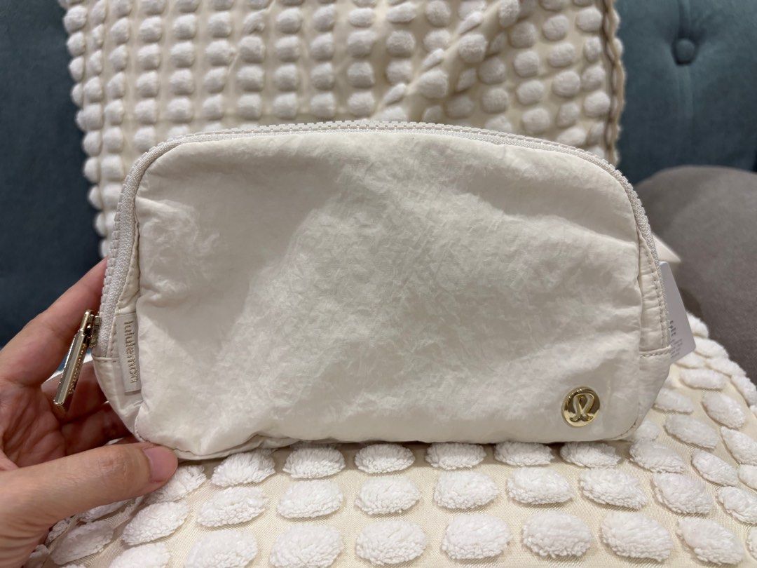 Lululemon waist and chest bag (Category: Luxury Bags & Wallets) located in Lucena. Submitted by lanatash (Listing ID 1385781643, Image 1). Description: Brandnew items Colors: Off white Hot pink Moss green Dark green .