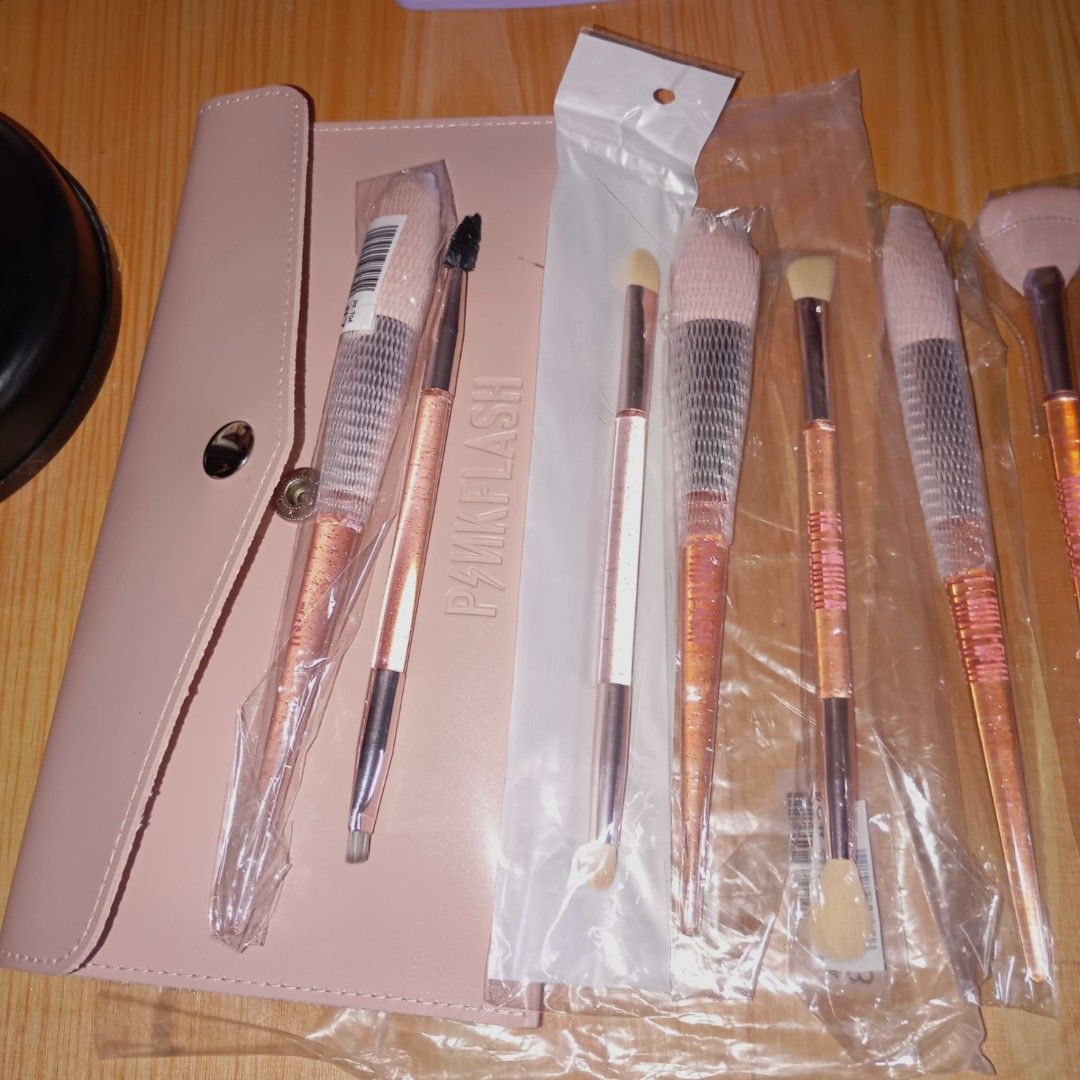 Make-up brush tools set bag PINKFLASH (Category: Makeup) located in Quezon City. Submitted by an.marie (Listing ID 1385697196, Image 1). Description: Brandnew sealed #1 dual ended eyebrow brush #2 dual ended eyeshadow brush #3 eyeshadow/nose shadow brush #4 sector highlight brush #5 blush brush #6 angle shading brush #7 powder brush #8 bag.