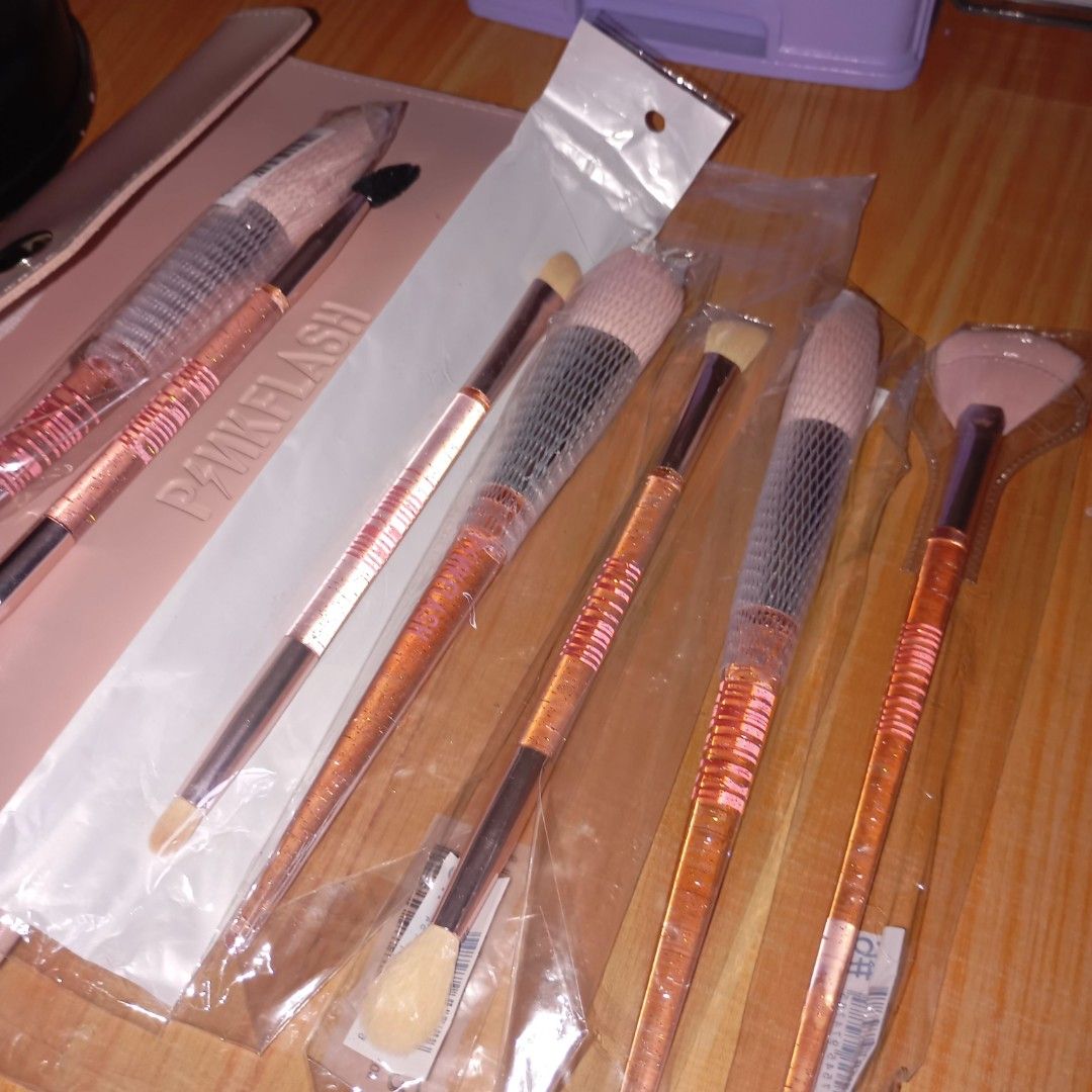Make-up brush tools set bag PINKFLASH (Category: Makeup) located in Quezon City. Submitted by an.marie (Listing ID 1385697196, Image 2). Description: Brandnew sealed #1 dual ended eyebrow brush #2 dual ended eyeshadow brush #3 eyeshadow/nose shadow brush #4 sector highlight brush #5 blush brush #6 angle shading brush #7 powder brush #8 bag.