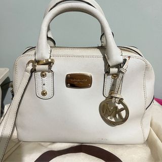 (Kategori: ) berada di . Dikirim oleh chicc.essentialss (ID iklan 1385663767, Gambar 1). Deskripsi: .