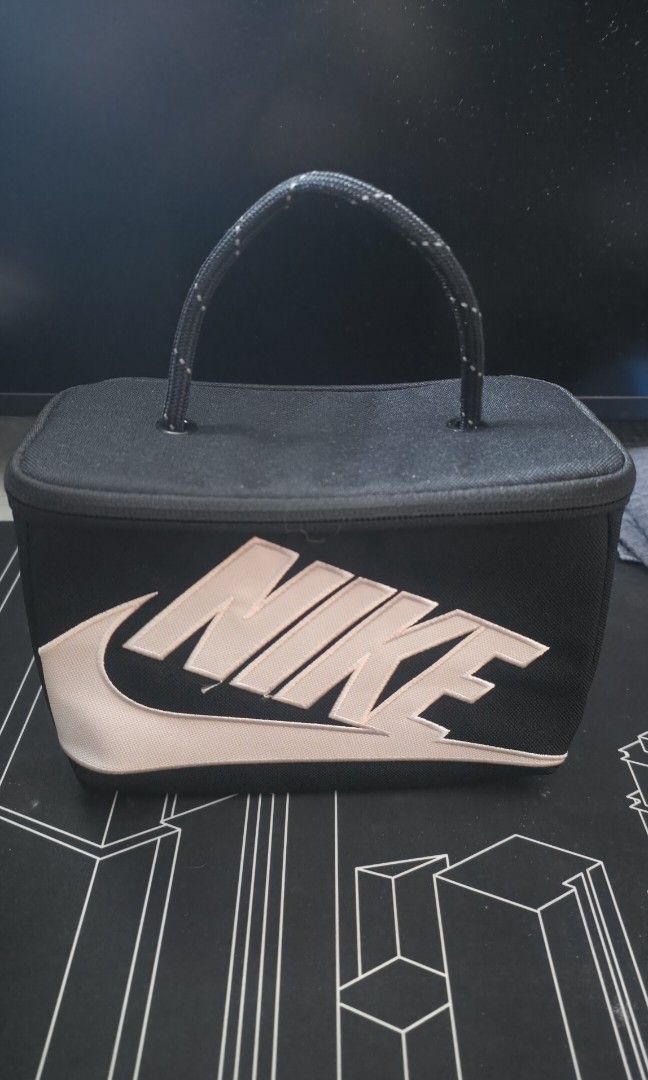 Nike sling bag (Category: Sling Bags) located in Makati City. Submitted by jericho08 (Listing ID 1385679130, Image 1). Description: .