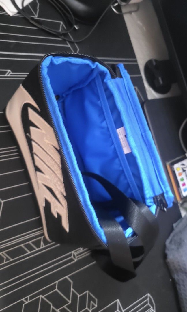 Nike sling bag (Category: Sling Bags) located in Makati City. Submitted by jericho08 (Listing ID 1385679130, Image 3). Description: .