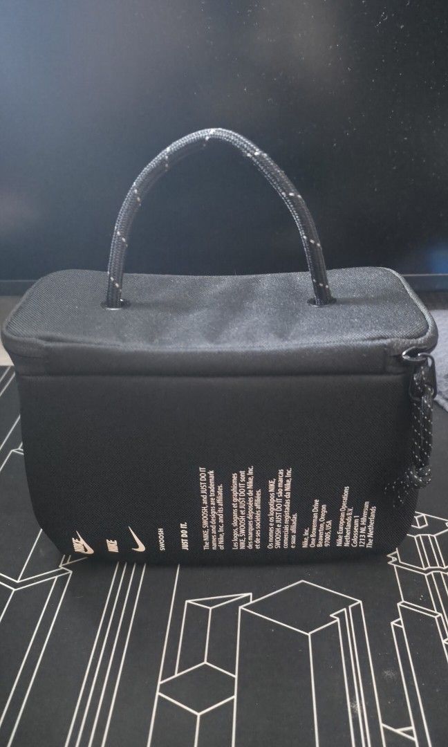 Nike sling bag (Category: Sling Bags) located in Makati City. Submitted by jericho08 (Listing ID 1385679130, Image 2). Description: .