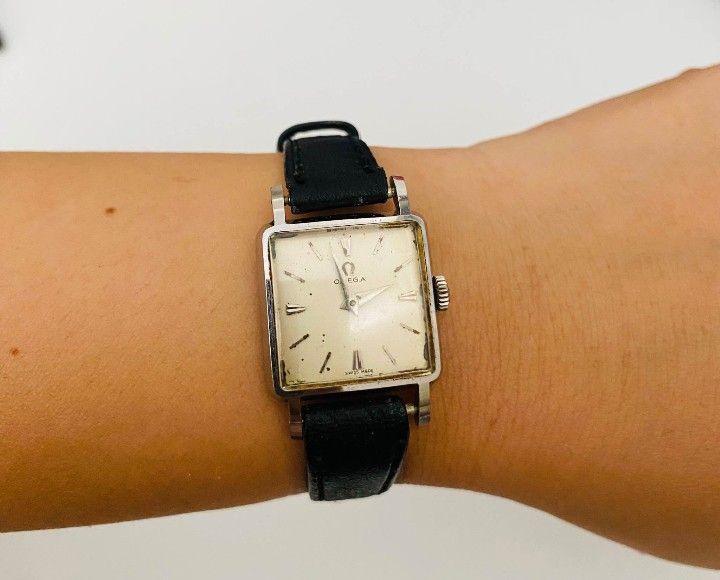 OMEGA VINTAGE WATCH (Category: Luxury Watches) located in Paranaque City. Submitted by emenggg (Listing ID 1385725434, Image 3). Description: VINTAGE OMEGA STAINLESS STEEL WATCH LADIES 3994...20MM... VINTAGE BUT LOOKS GREAT AND GOOD TIMEKEEPING.. MANUAL WINDING.