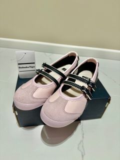 (Category: ) located in . Submitted by lovers_wardrobe (Listing ID 1385615460, Image 1). Description: .
