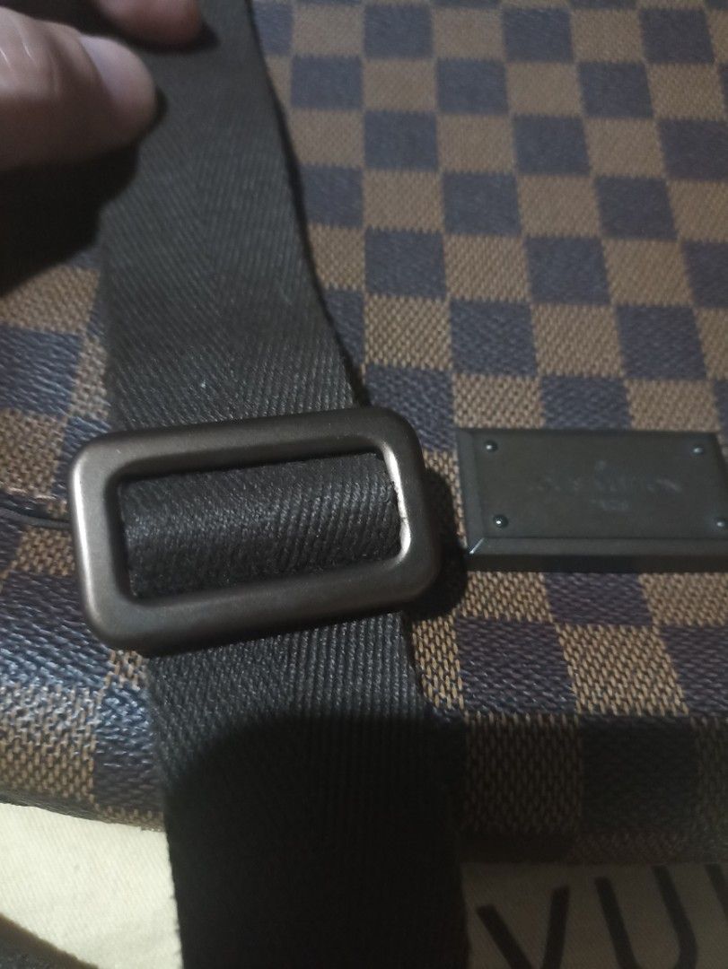 Orig lv bag, district pm daimler ebene (Category: Luxury Bags & Wallets) located in Caloocan City. Submitted by ane28 (Listing ID 1385655360, Image 2). Description: item is like new..below 10 times of use, no scratch or defect, dust bag included, can be authenticated by lv prof authenticator...the only prob is the damaged box as seen in the picture....ok to swap to your used auto, add nlng ako if needed....