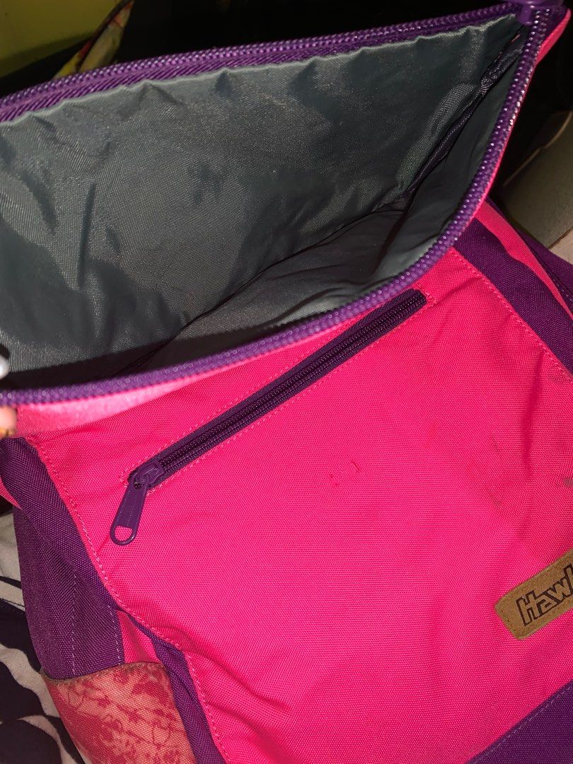 original hawk bag for kids (Category: Backpacks) located in Cabuyao City. Submitted by lex_aumaige (Listing ID 1385779347, Image 3). Description: minor flaws, different storage pockets, spacious.