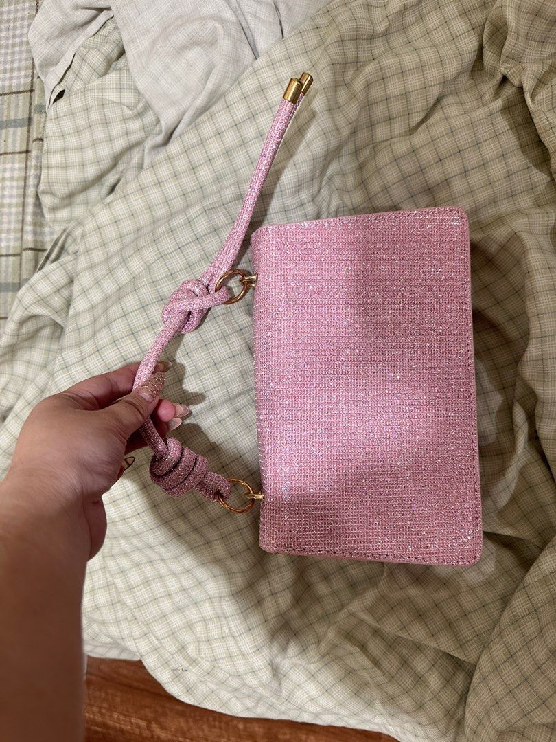 Pink shimmer glitter clutch bag formal (Category: Clutches) located in Bulacan. Submitted by snoopyy0 (Listing ID 1385668268, Image 2). Description: Pink shimmer glitter clutch bag Formal wear For events.