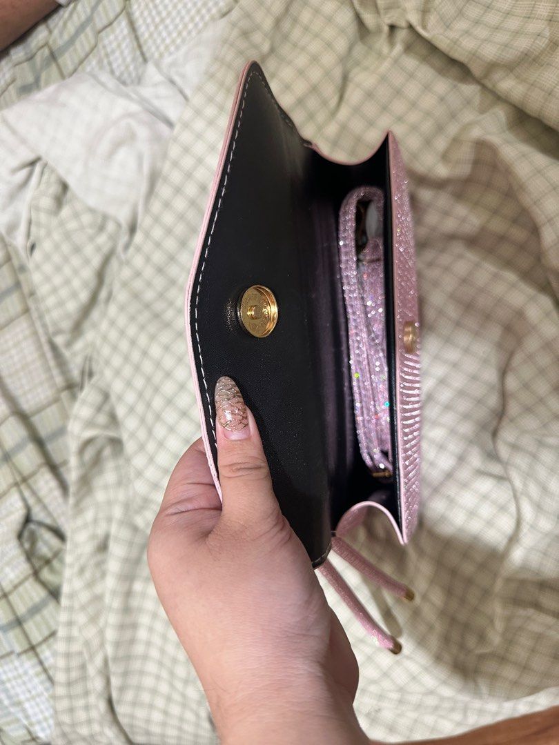 Pink shimmer glitter clutch bag formal (Category: Clutches) located in Bulacan. Submitted by snoopyy0 (Listing ID 1385668268, Image 3). Description: Pink shimmer glitter clutch bag Formal wear For events.