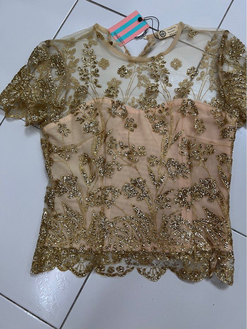 sequin top (Category: Other Tops) located in Kajang. Submitted by ronnyyakuz07242 (Listing ID 1385707982, Image 2). Description: Brand new tag still available Very suitable for coming year end event/company dinner Postage :RM8 (WM).