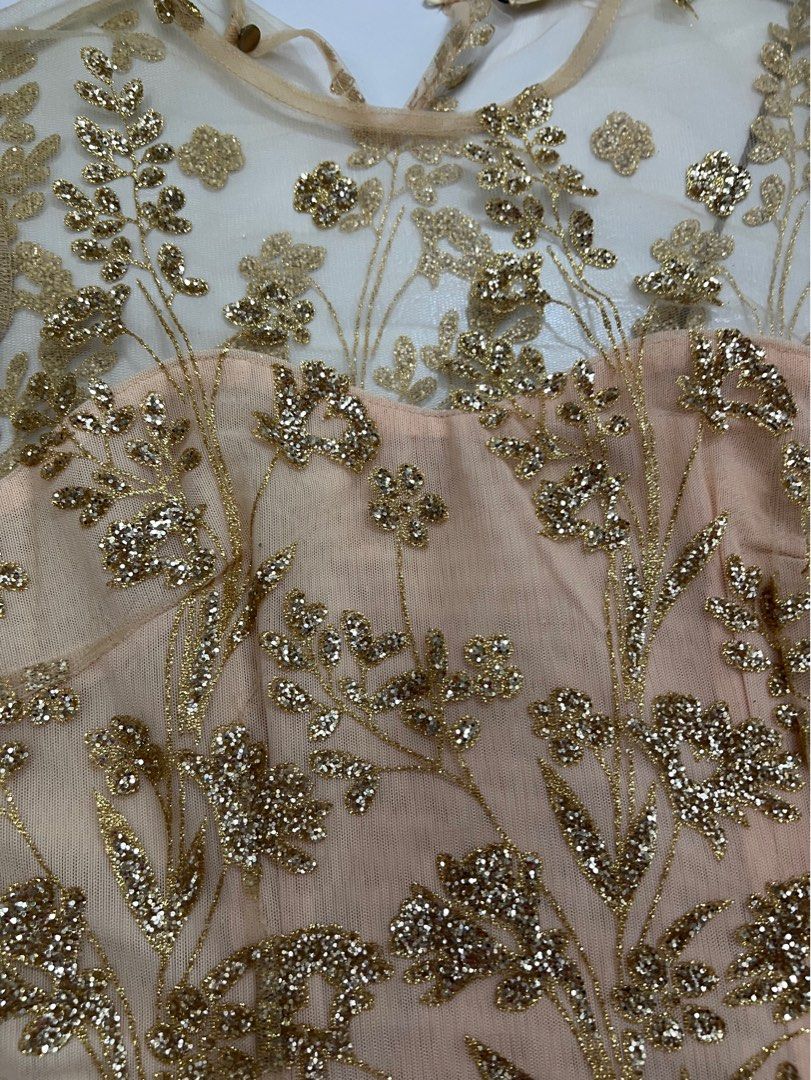 sequin top (Category: Other Tops) located in Kajang. Submitted by ronnyyakuz07242 (Listing ID 1385707982, Image 3). Description: Brand new tag still available Very suitable for coming year end event/company dinner Postage :RM8 (WM).