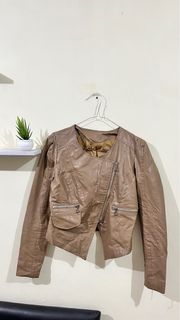 (Kategori: ) berada di . Dikirim oleh ciaaaa17 (ID iklan 1385649147, Gambar 1). Deskripsi: .