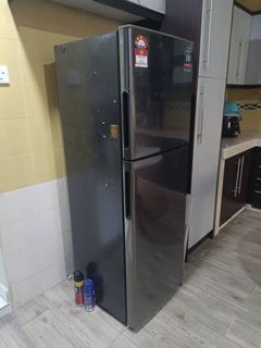 (Category: ) located in . Submitted by lysee.wardrobe (Listing ID 1385646752, Image 1). Description: .