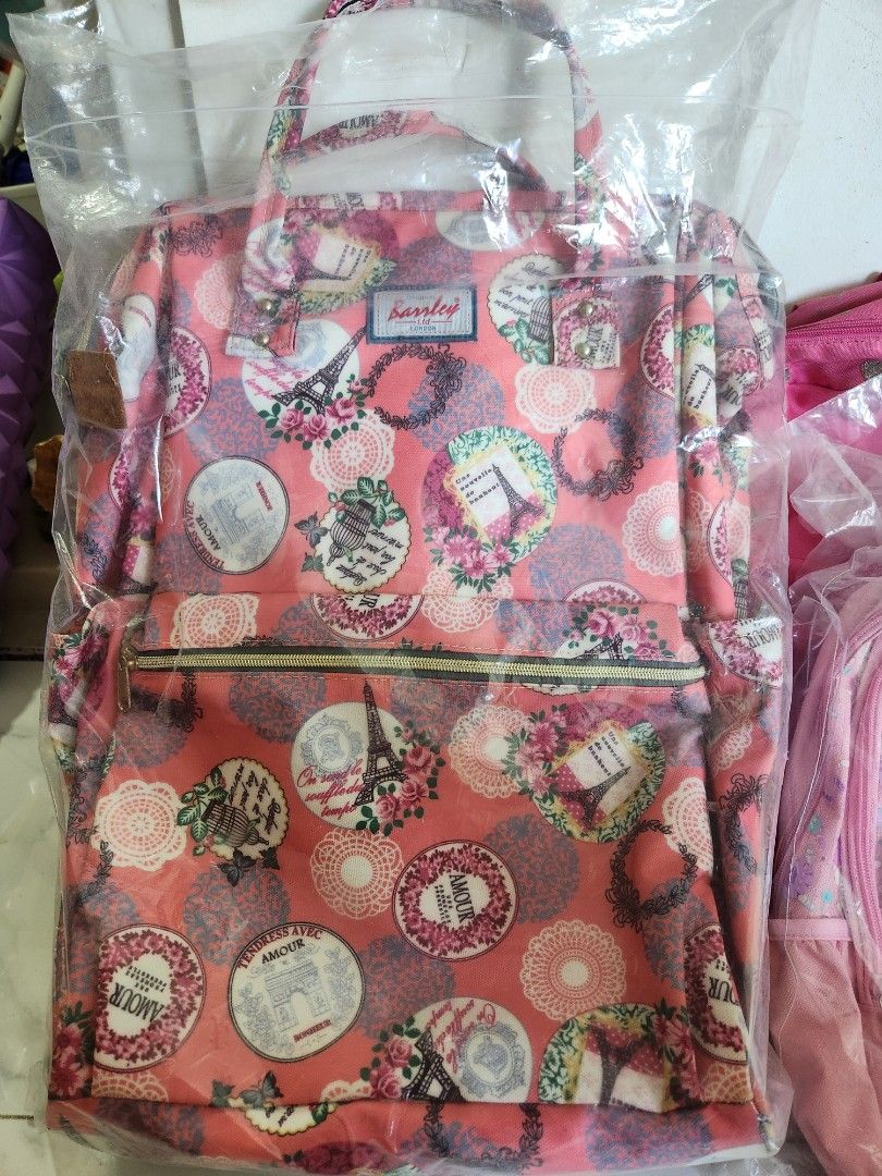 Smiggle & Big Backpack (Category: Babies & Kids Fashion) located in Singapore. Submitted by little_minion_0w0 (Listing ID 1385643079, Image 3). Description: BN - Smiggle bagpack @$10 [SOLD] - Big backpack @$20 Self collect at Blk 807B Chai Chee Rd s(462807) only.
